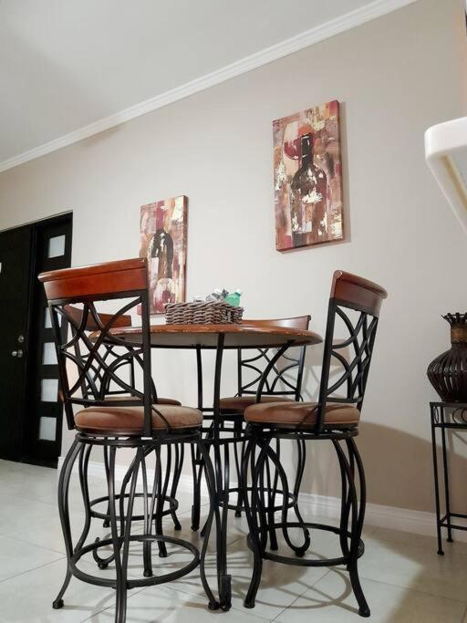 Choose To Be Happy At Brompton Estates - One And Two Bedroom With Pool Kingston Kültér fotó